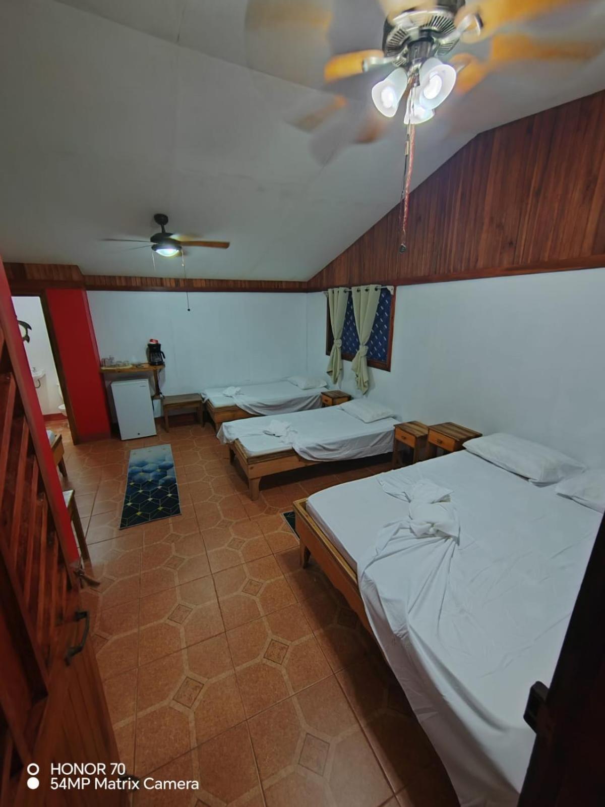Hotel Don Quichotte Тортугеро Екстериор снимка