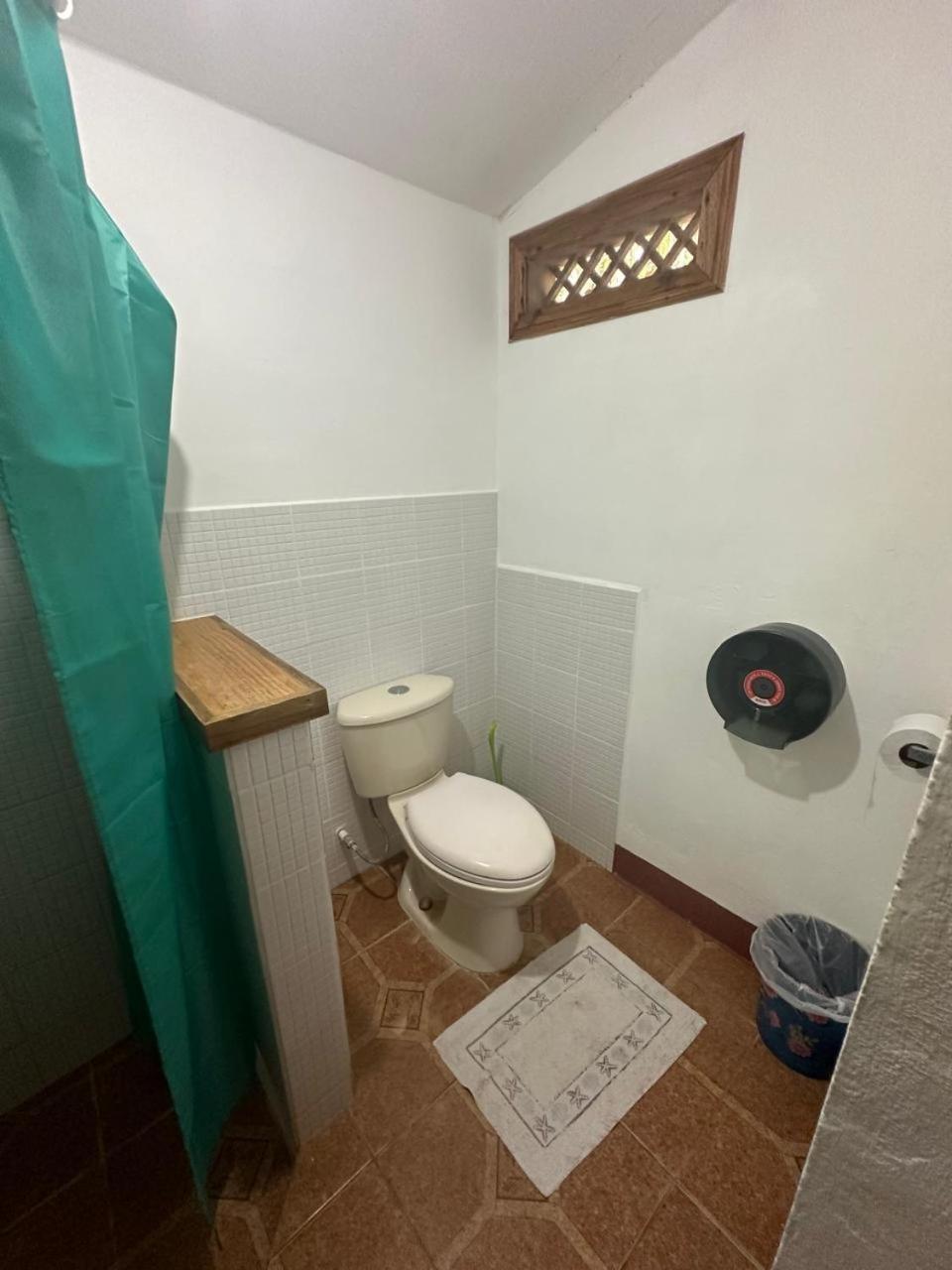 Hotel Don Quichotte Тортугеро Екстериор снимка