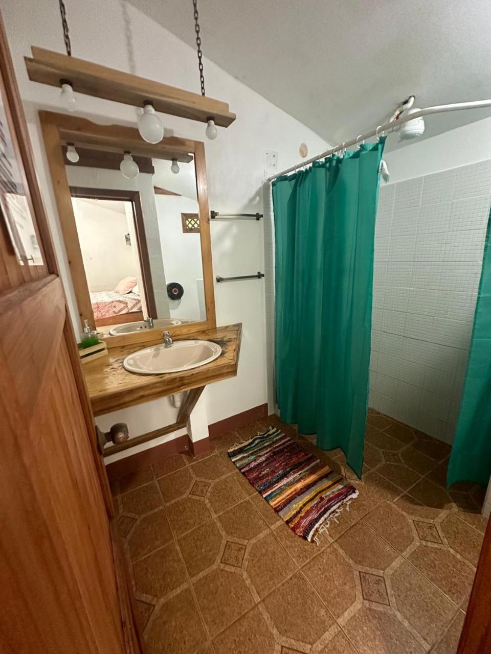 Hotel Don Quichotte Тортугеро Екстериор снимка