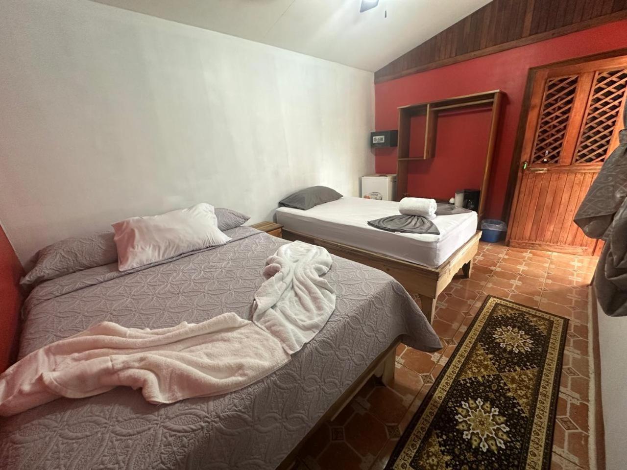 Hotel Don Quichotte Тортугеро Екстериор снимка