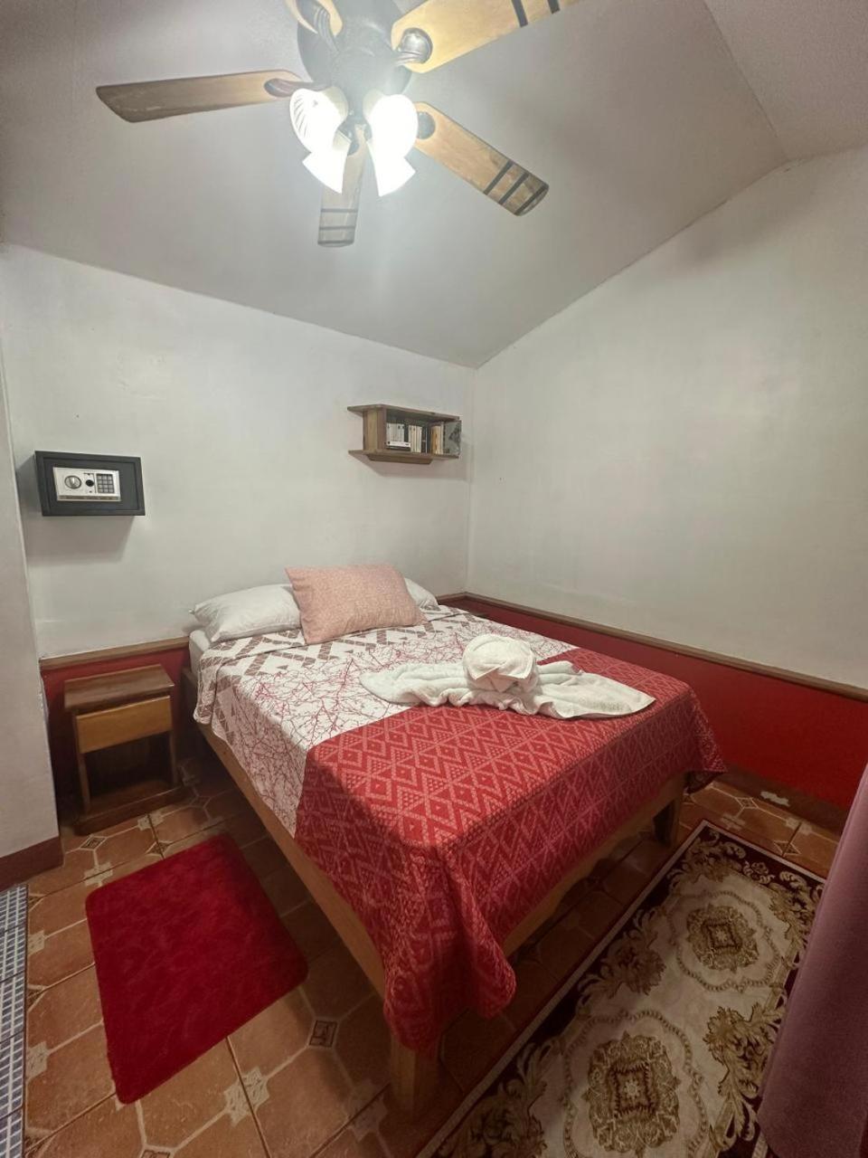 Hotel Don Quichotte Тортугеро Екстериор снимка